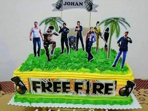 Free Fire Decorated Cake