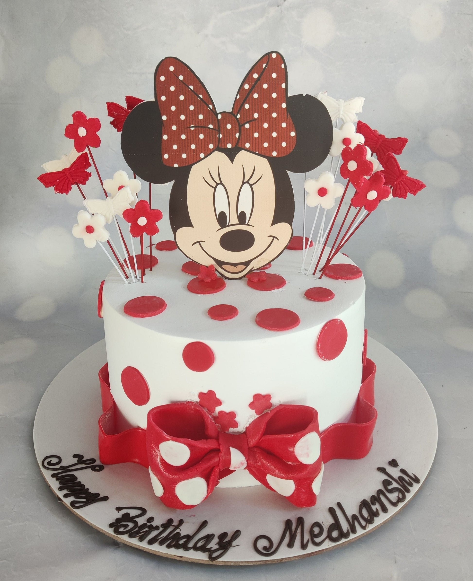 Minnie Decorated Cake