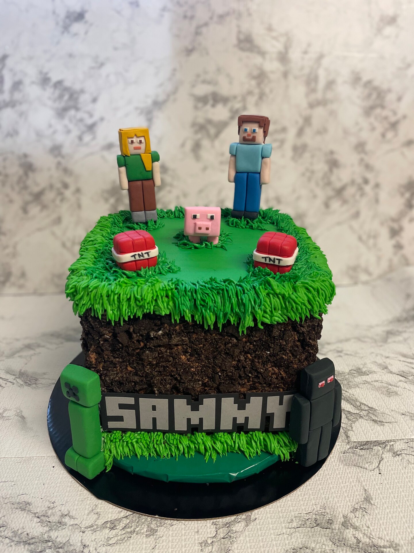 Minecraft decorated cake