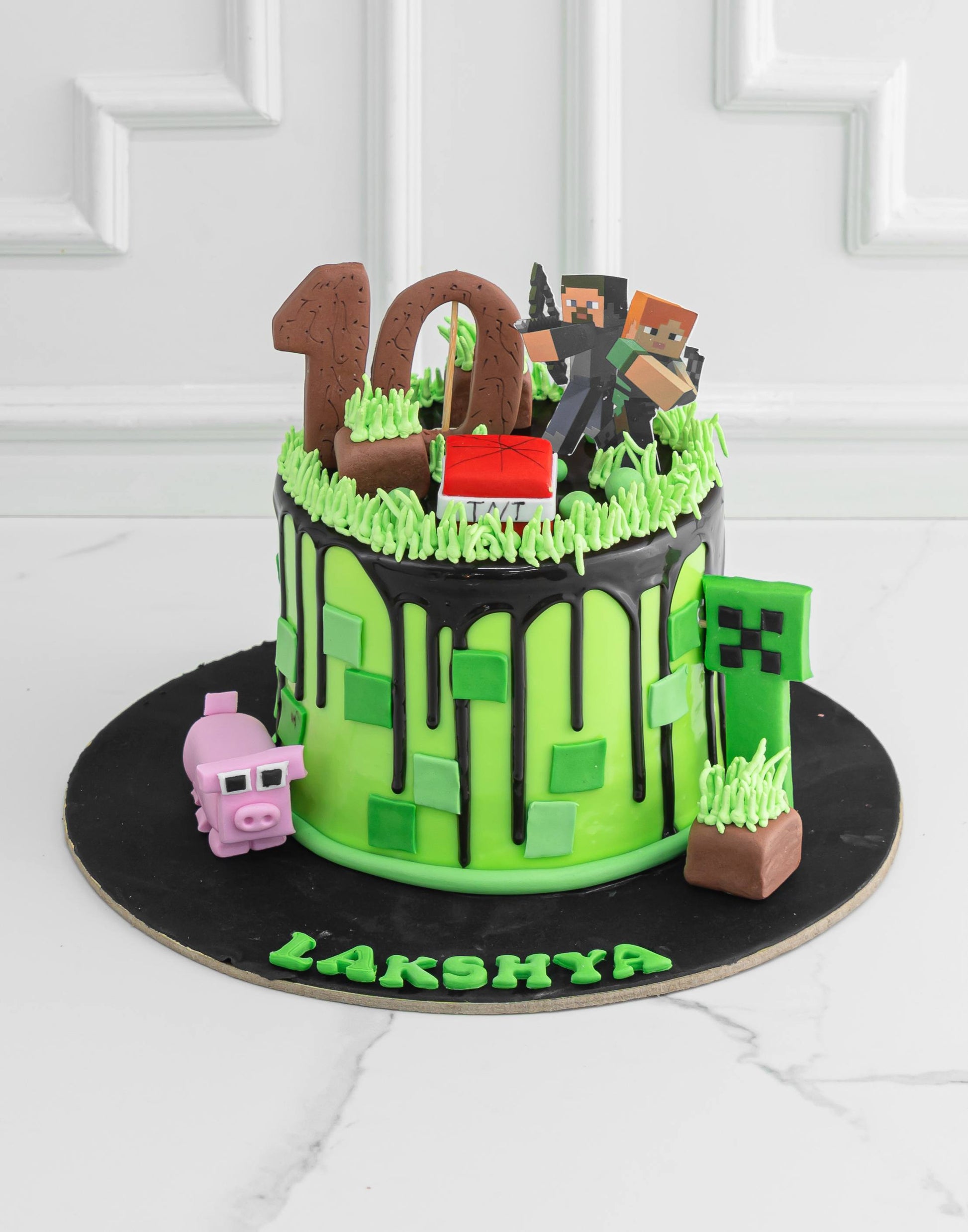 Minecraft decorated cake