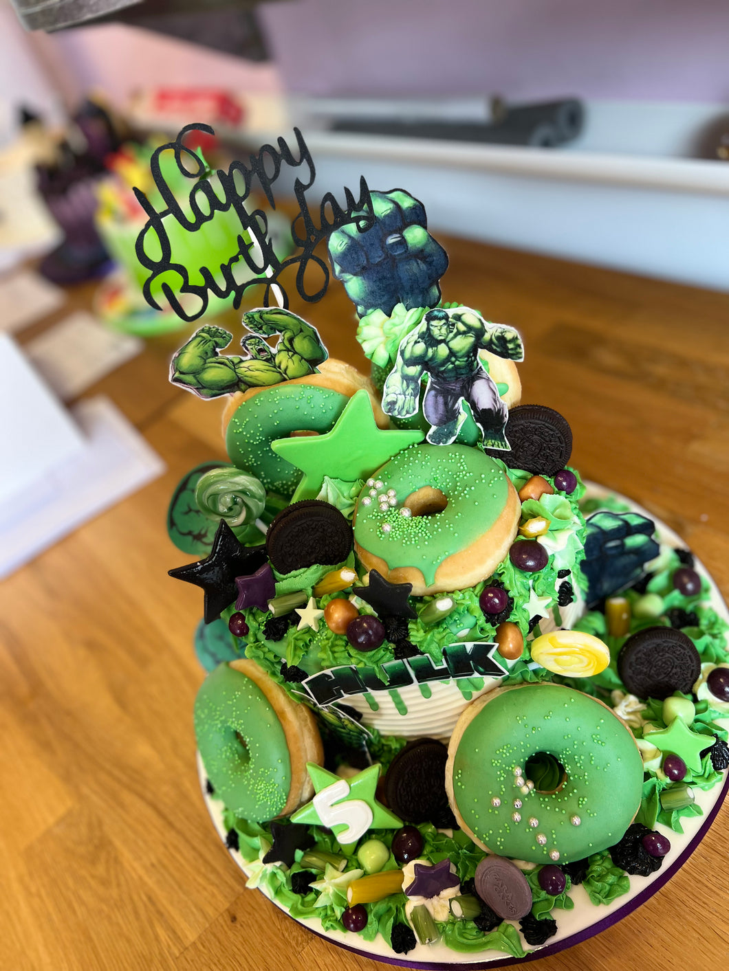 Hulk decorated cake