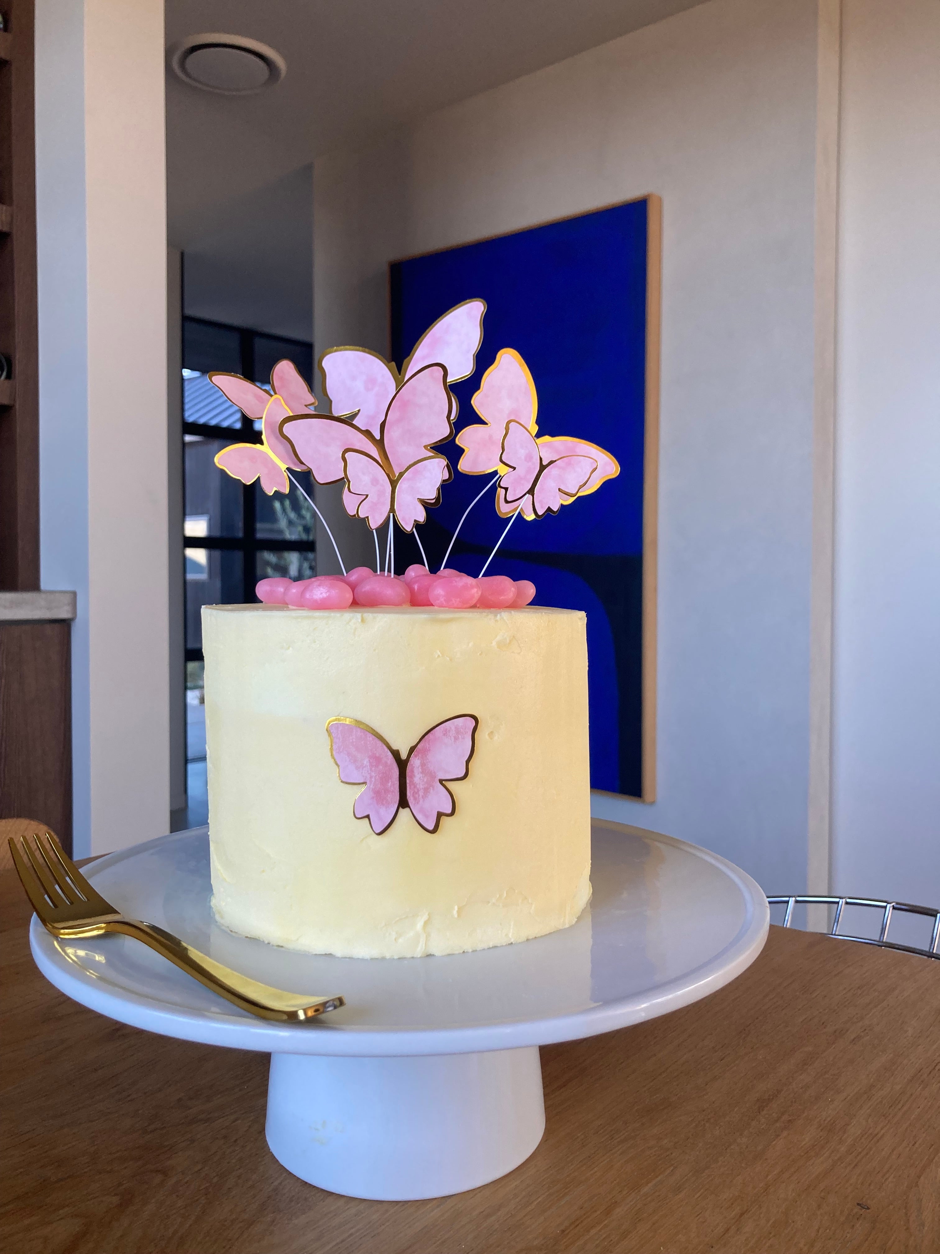 butterfly decorated cake