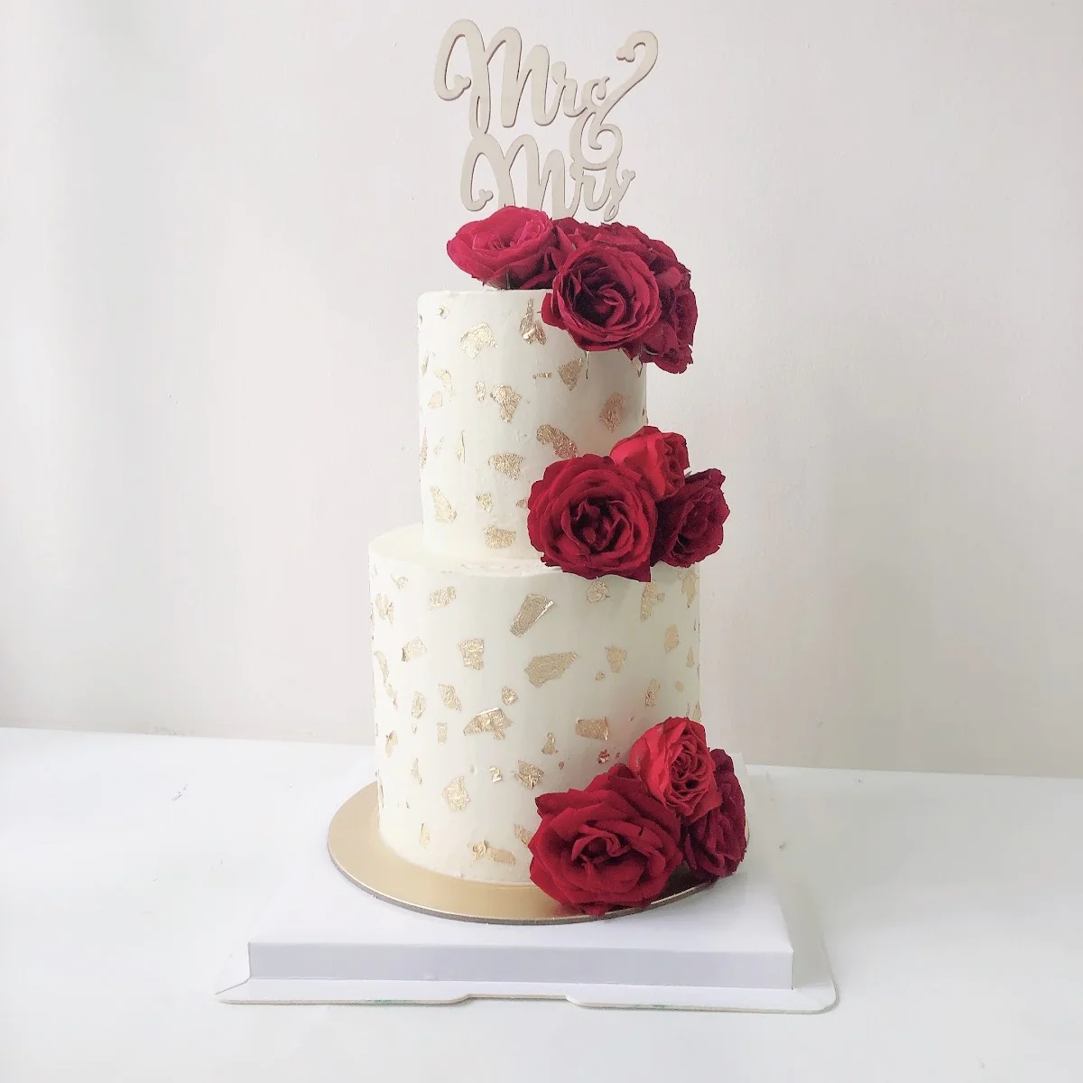 Decorated Red Roses Cake