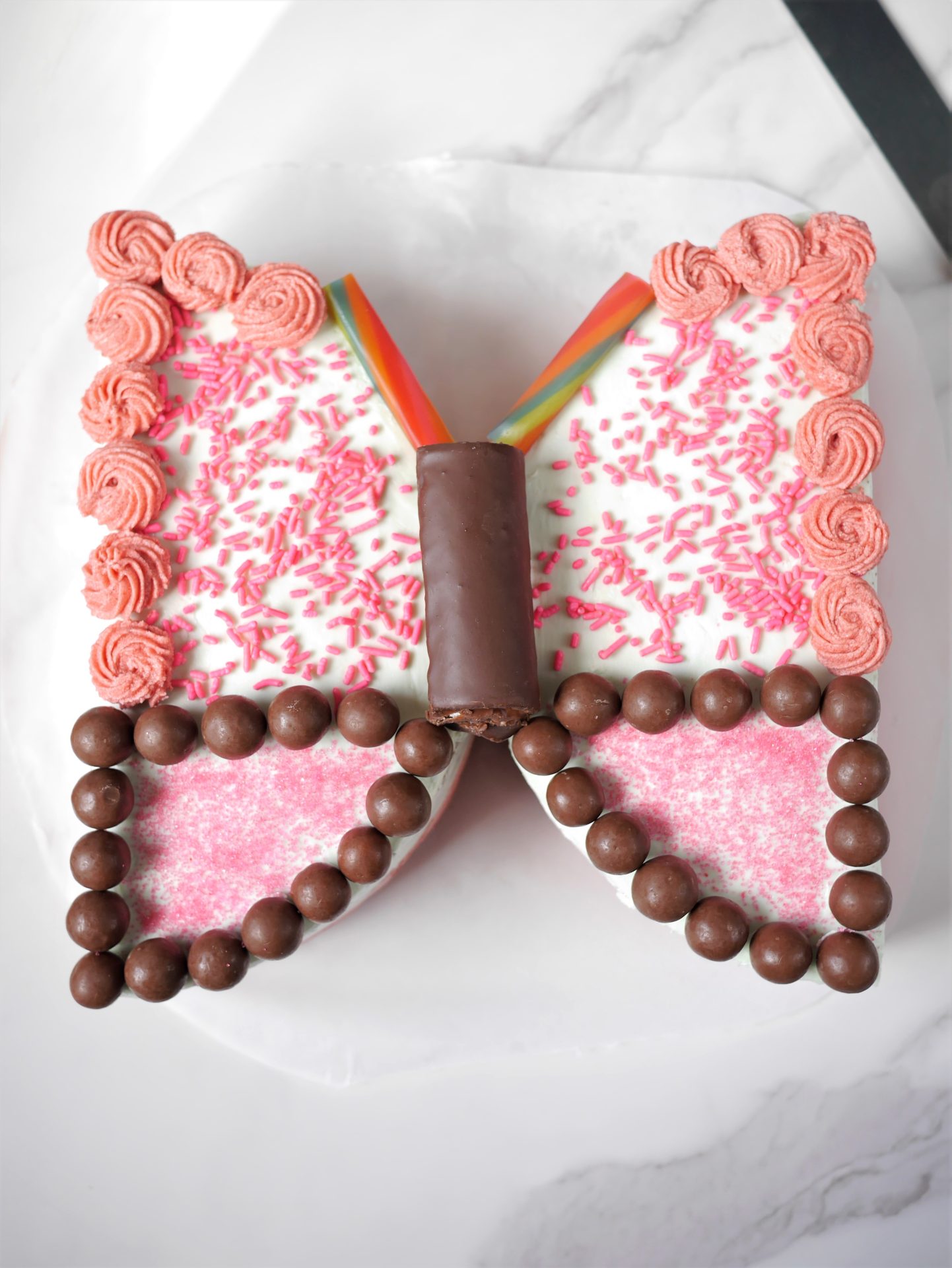 butterfly decorated cake