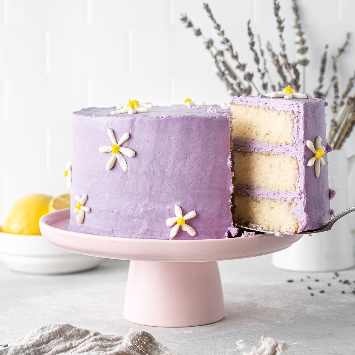 Decorated Cake Daisies