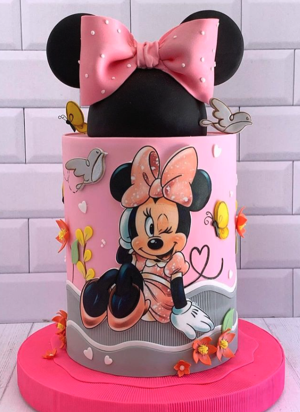 Minnie Decorated Cake