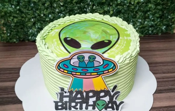 Bolo Decorado Alien