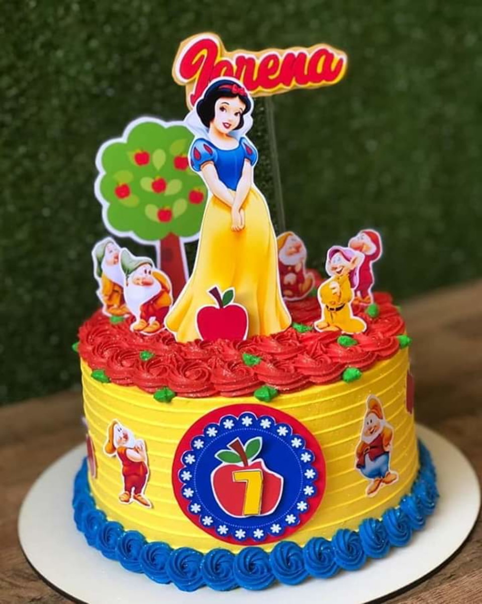 Bolo Decorado Branca Neve