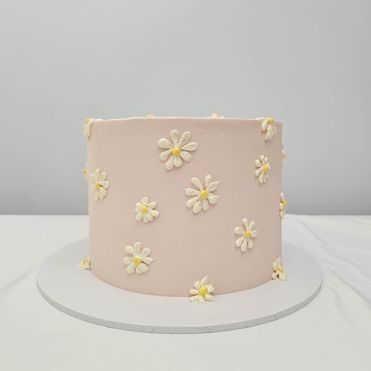 Decorated Cake Daisies