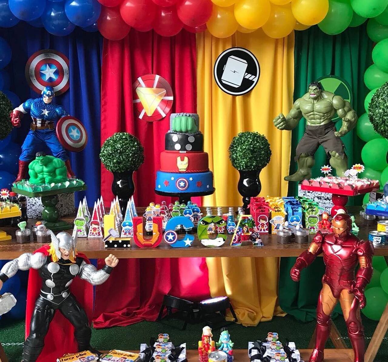 Bolo Decorado Vingadores