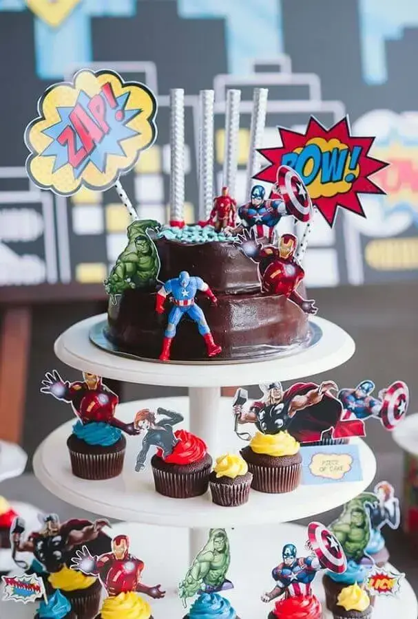 Bolo Decorado Vingadores