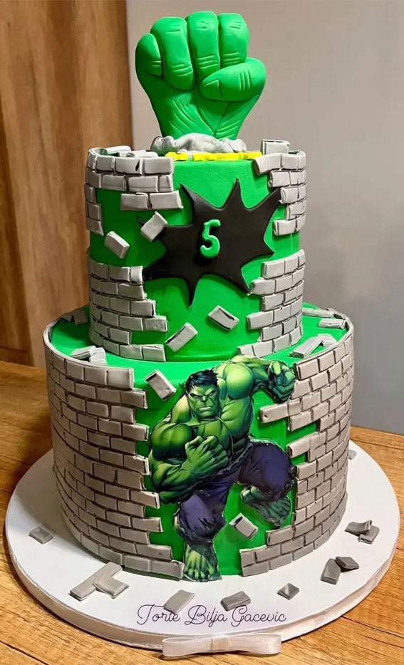 Hulk decorated cake