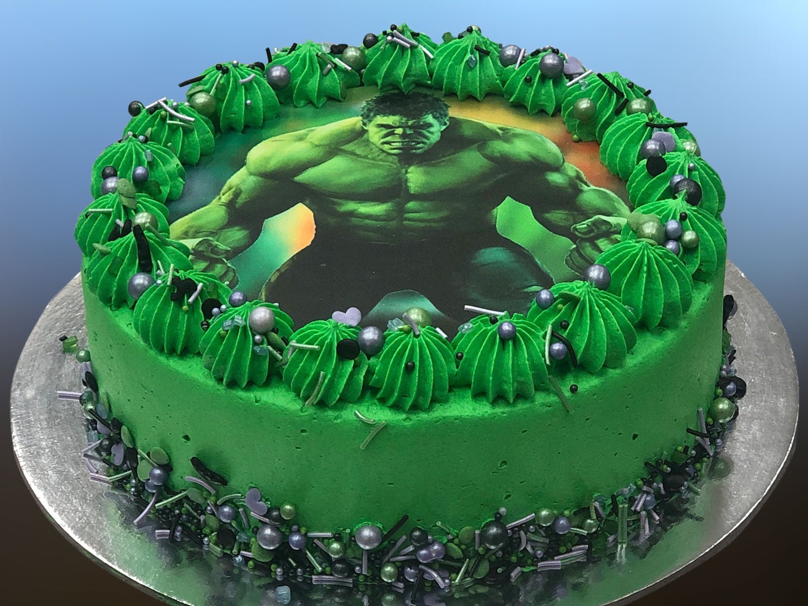 Hulk decorated cake