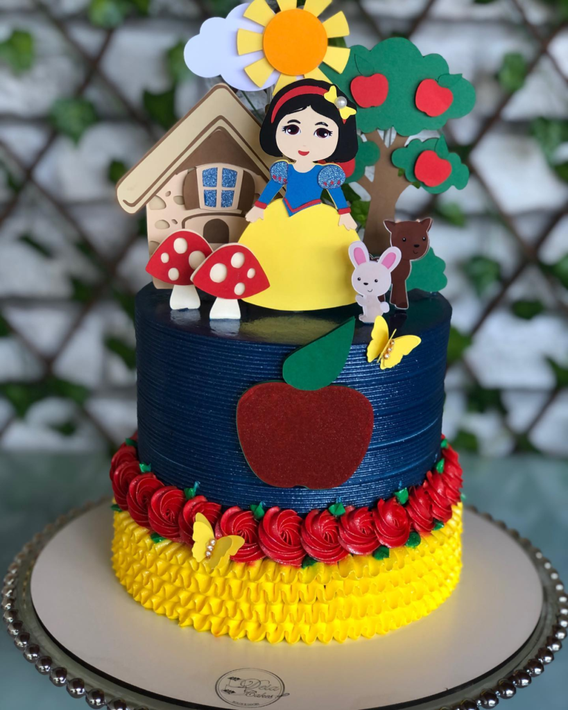 Bolo Decorado Branca Neve