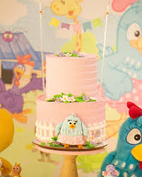 Pintadinha Chicken Decorated Cake