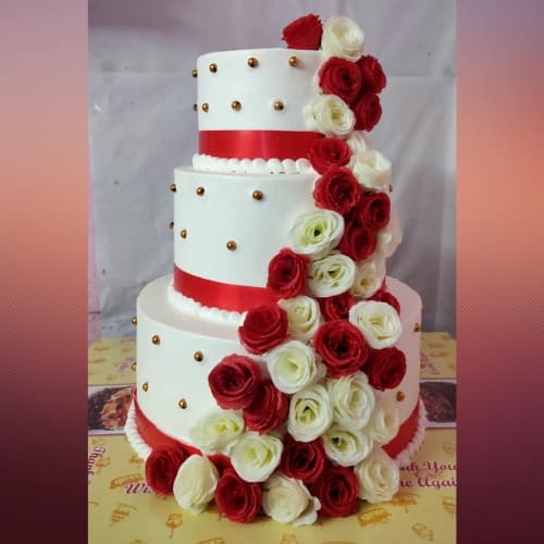 Decorated Red Roses Cake