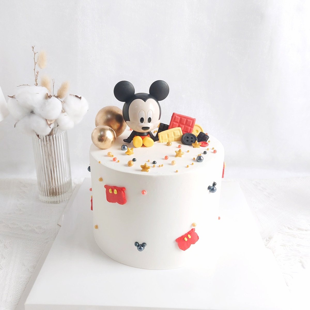 Mickey decorated cake