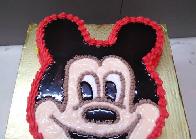 Mickey decorated cake