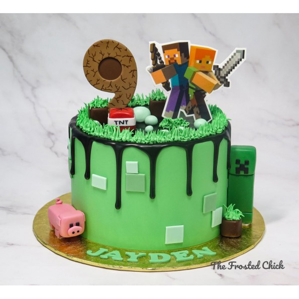 Minecraft decorated cake