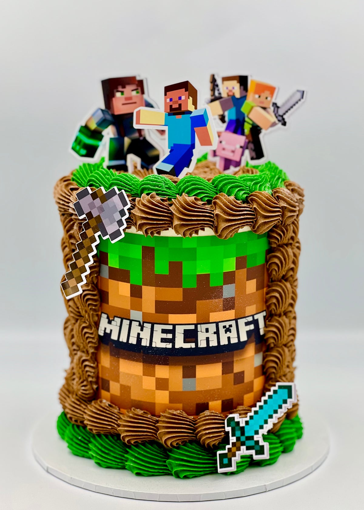 Minecraft decorated cake