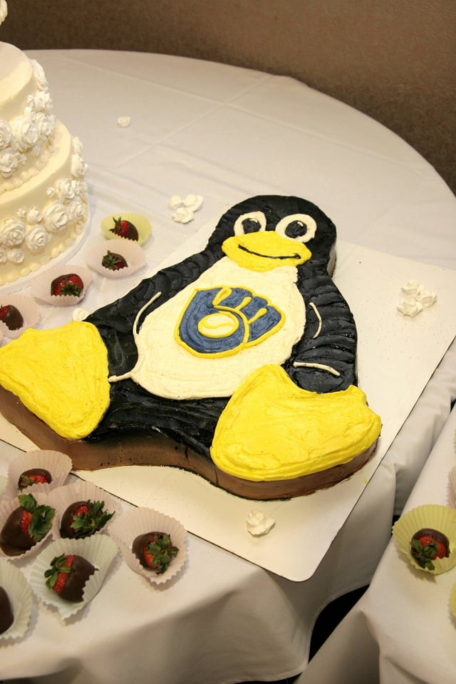 Linux Decorated Cake