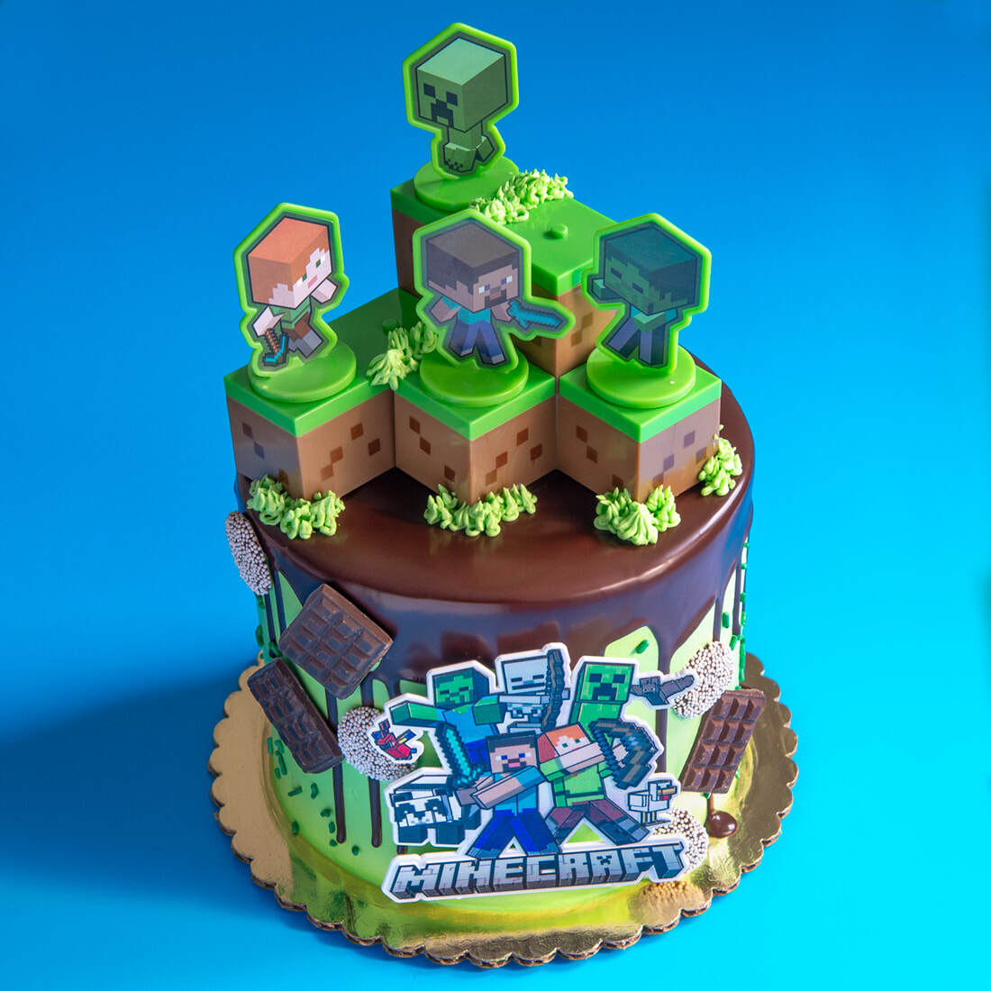 Minecraft decorated cake