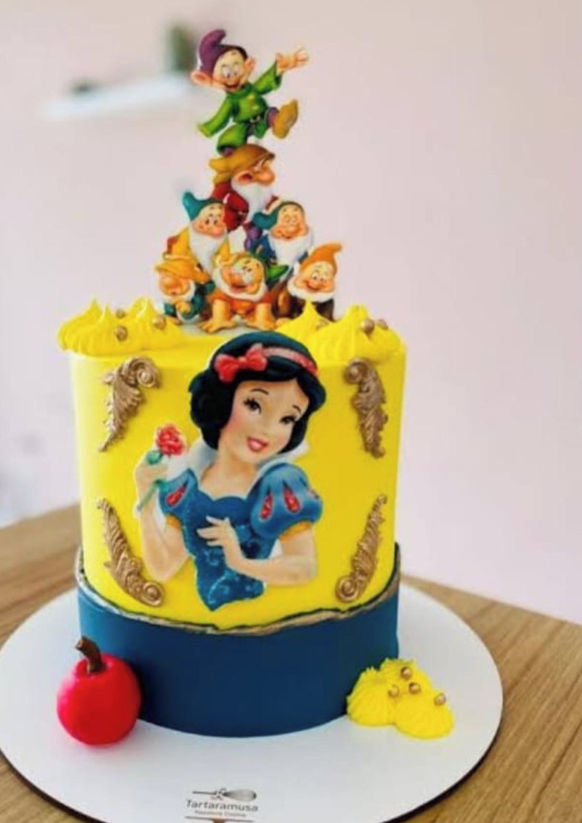 Bolo Decorado Branca Neve